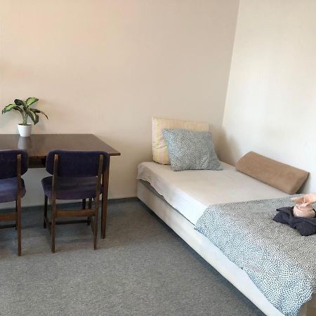 Comfortable 3 Bedroom Rental Unit With A Cozy Balcony In Center 华沙 外观 照片